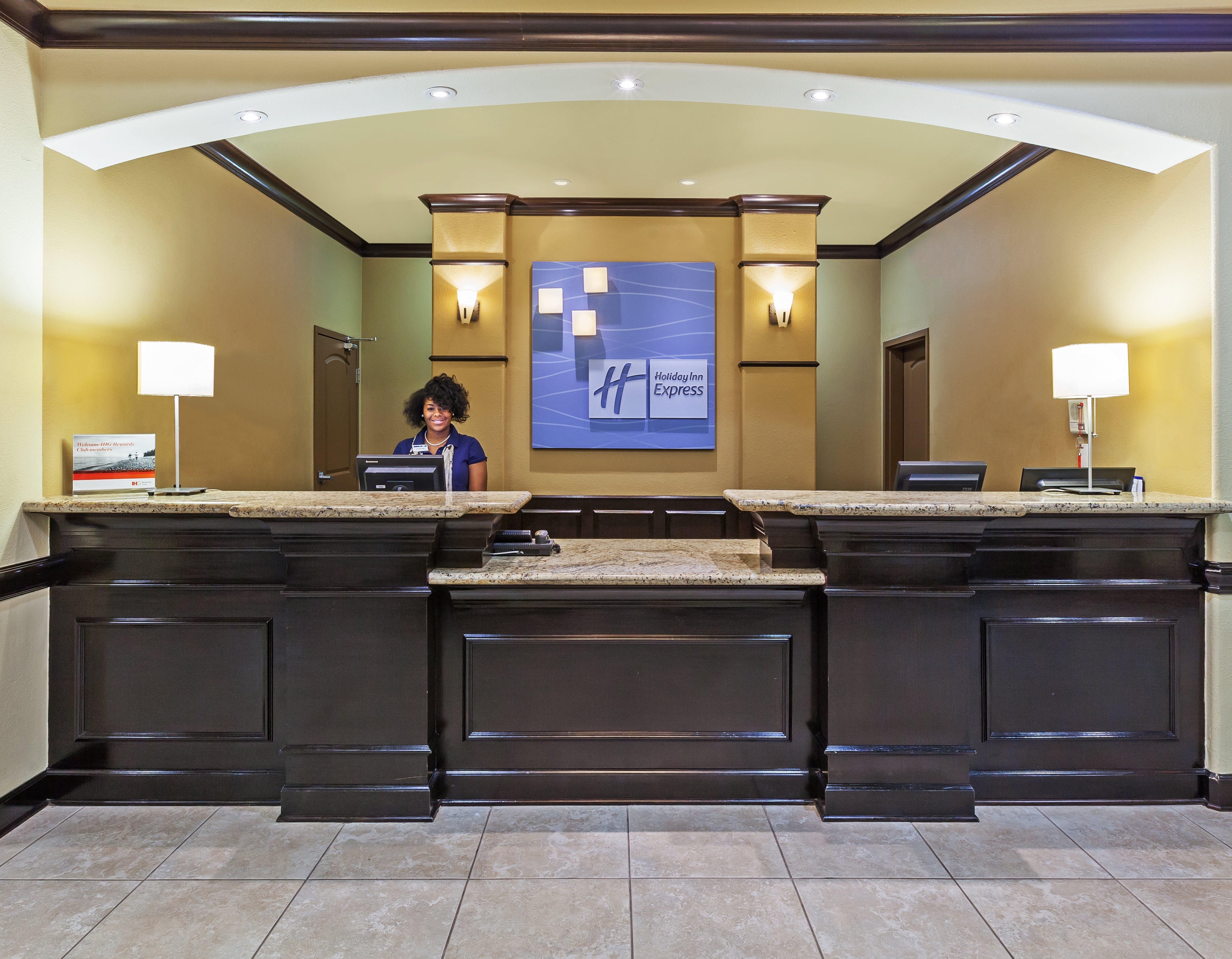 Holiday Inn Express & Suites Victoria, An Ihg Hotel Exterior photo