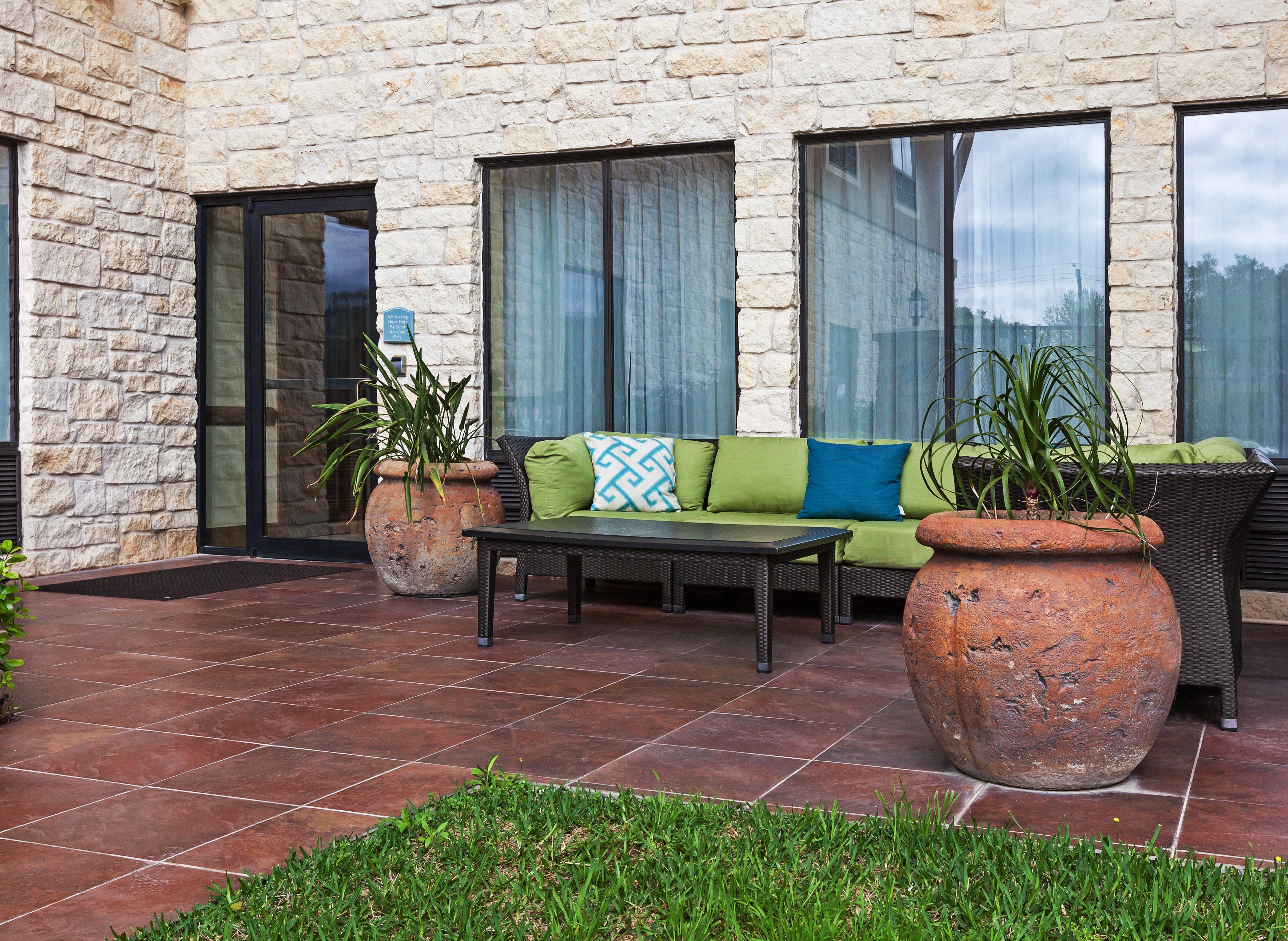 Holiday Inn Express & Suites Victoria, An Ihg Hotel Exterior photo