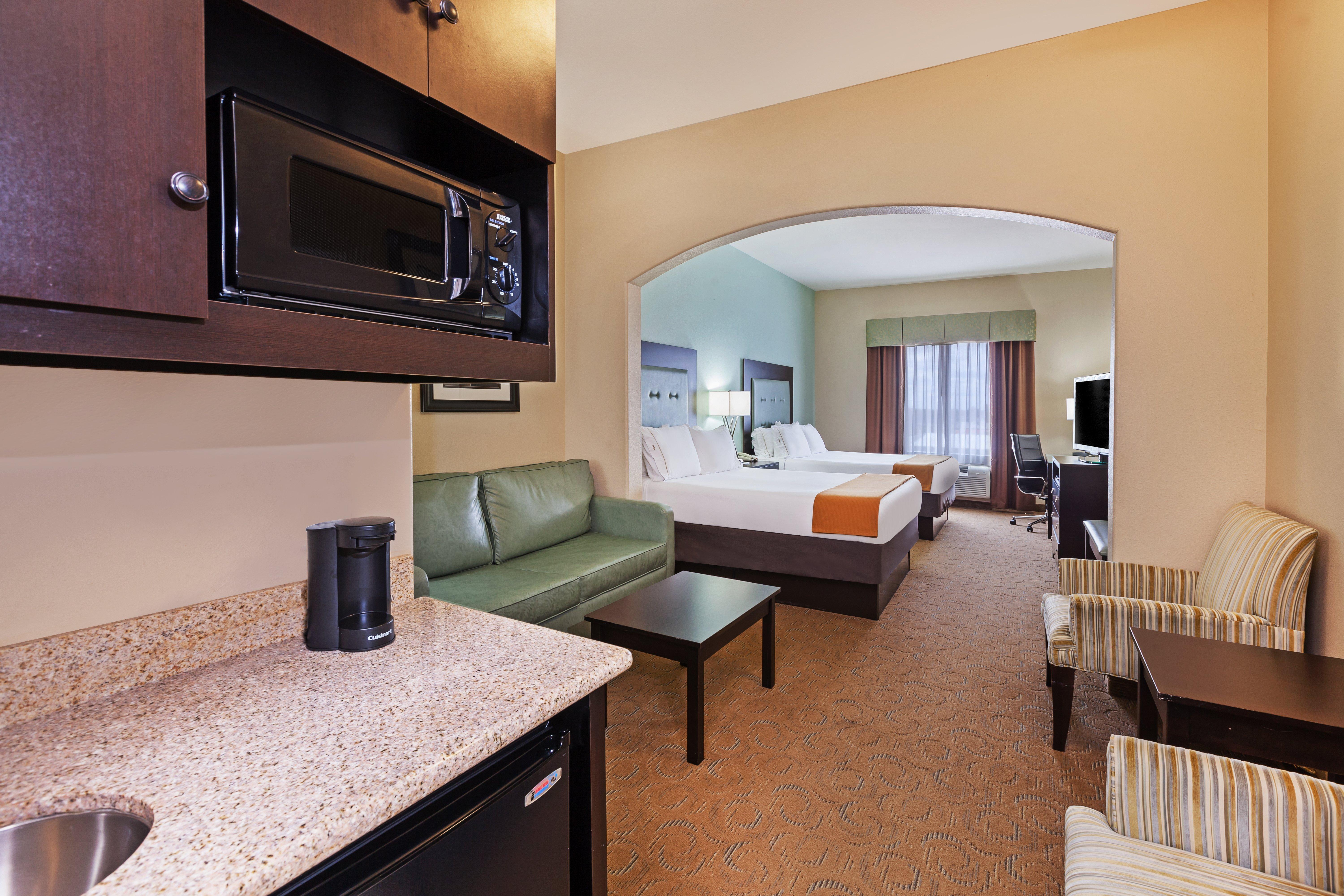 Holiday Inn Express & Suites Victoria, An Ihg Hotel Exterior photo