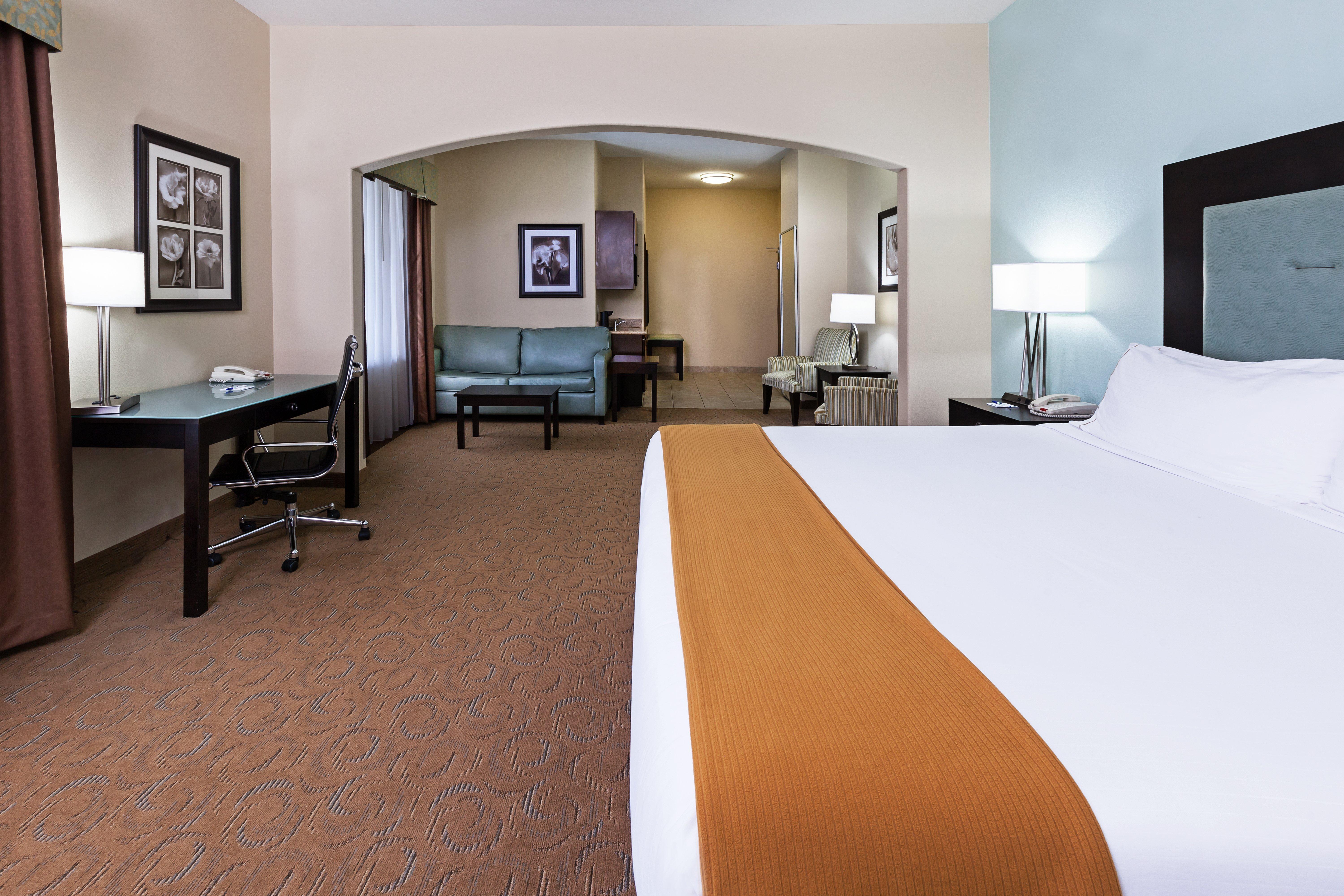 Holiday Inn Express & Suites Victoria, An Ihg Hotel Exterior photo