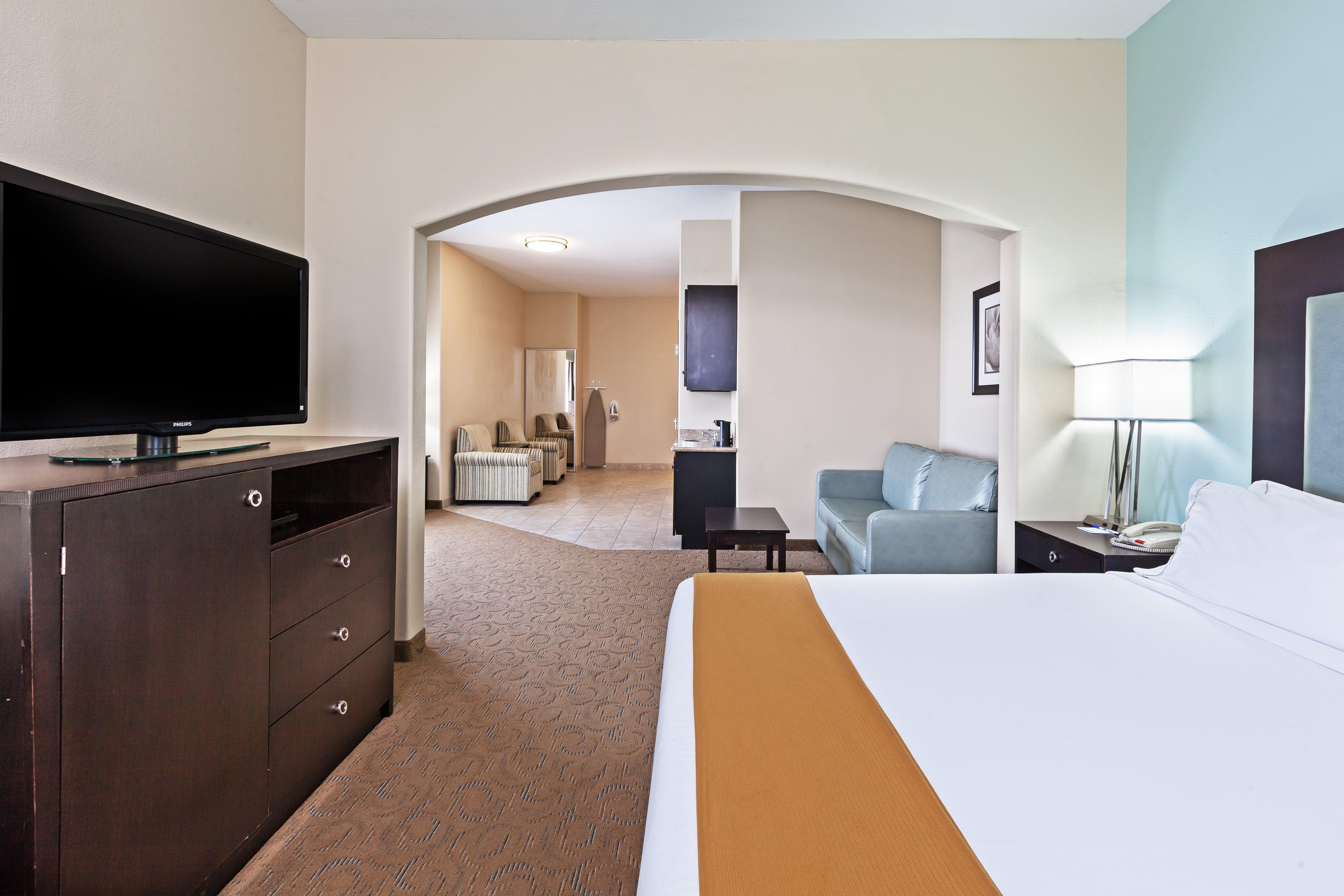 Holiday Inn Express & Suites Victoria, An Ihg Hotel Exterior photo