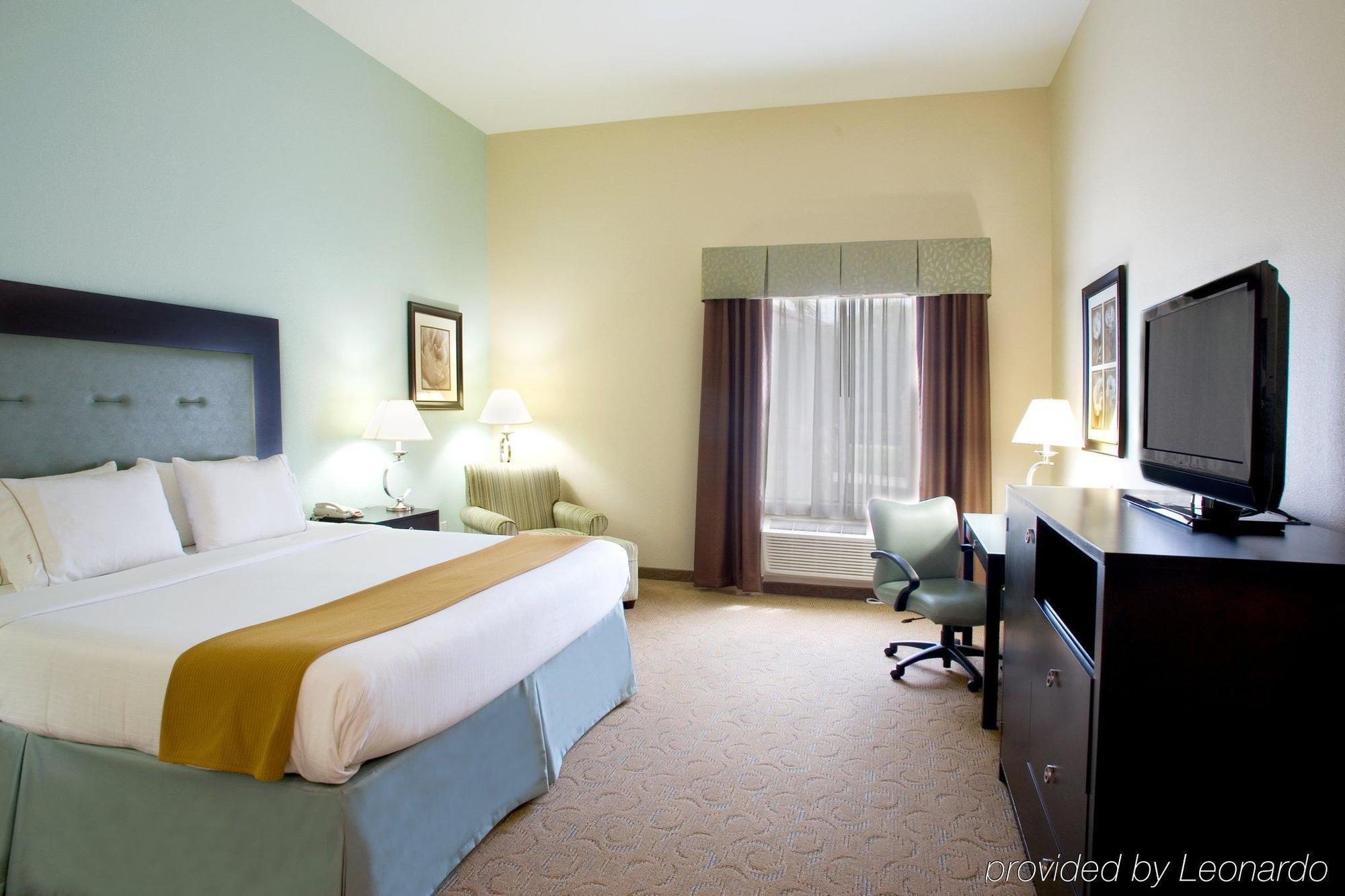 Holiday Inn Express & Suites Victoria, An Ihg Hotel Exterior photo