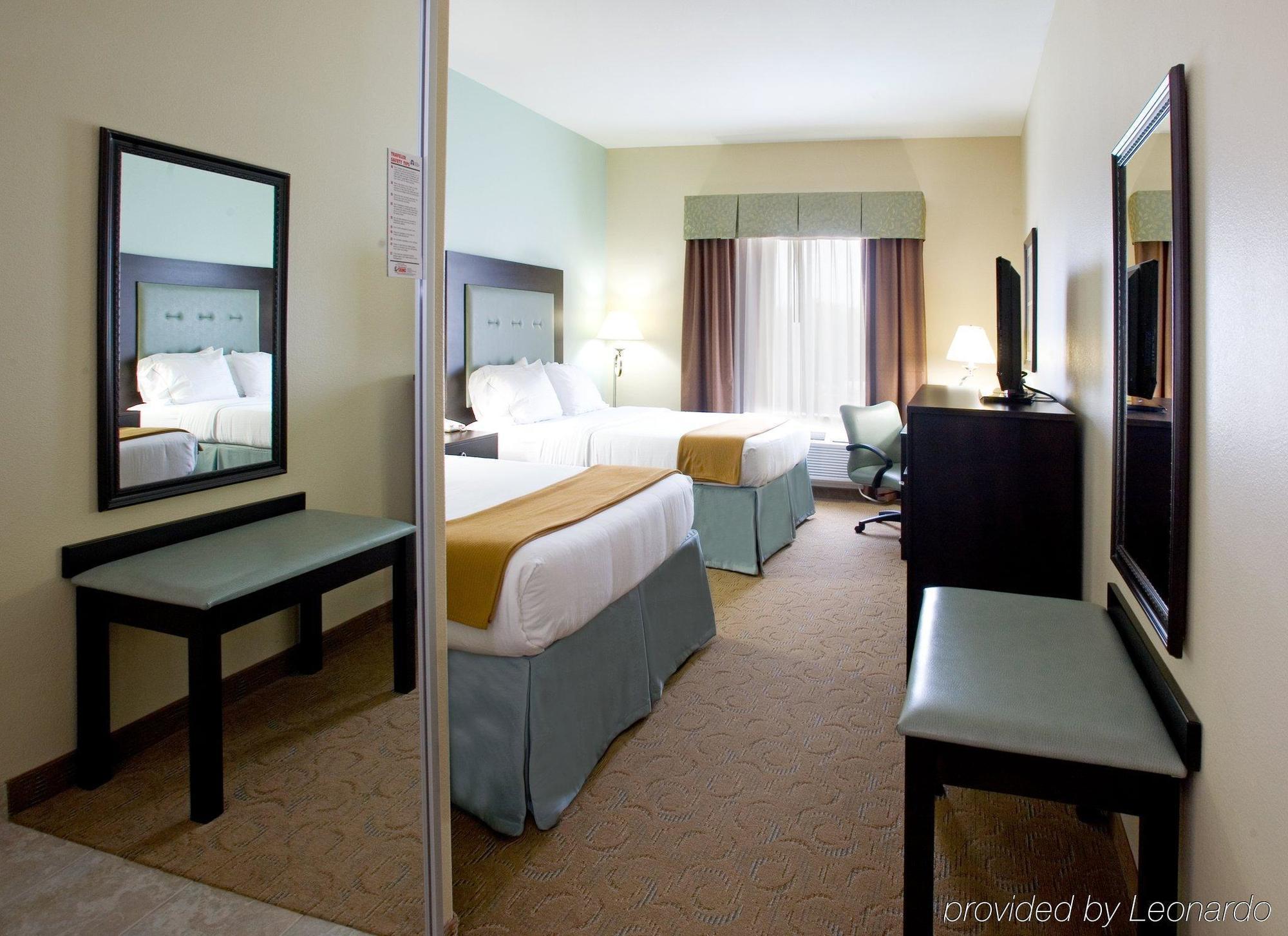 Holiday Inn Express & Suites Victoria, An Ihg Hotel Exterior photo