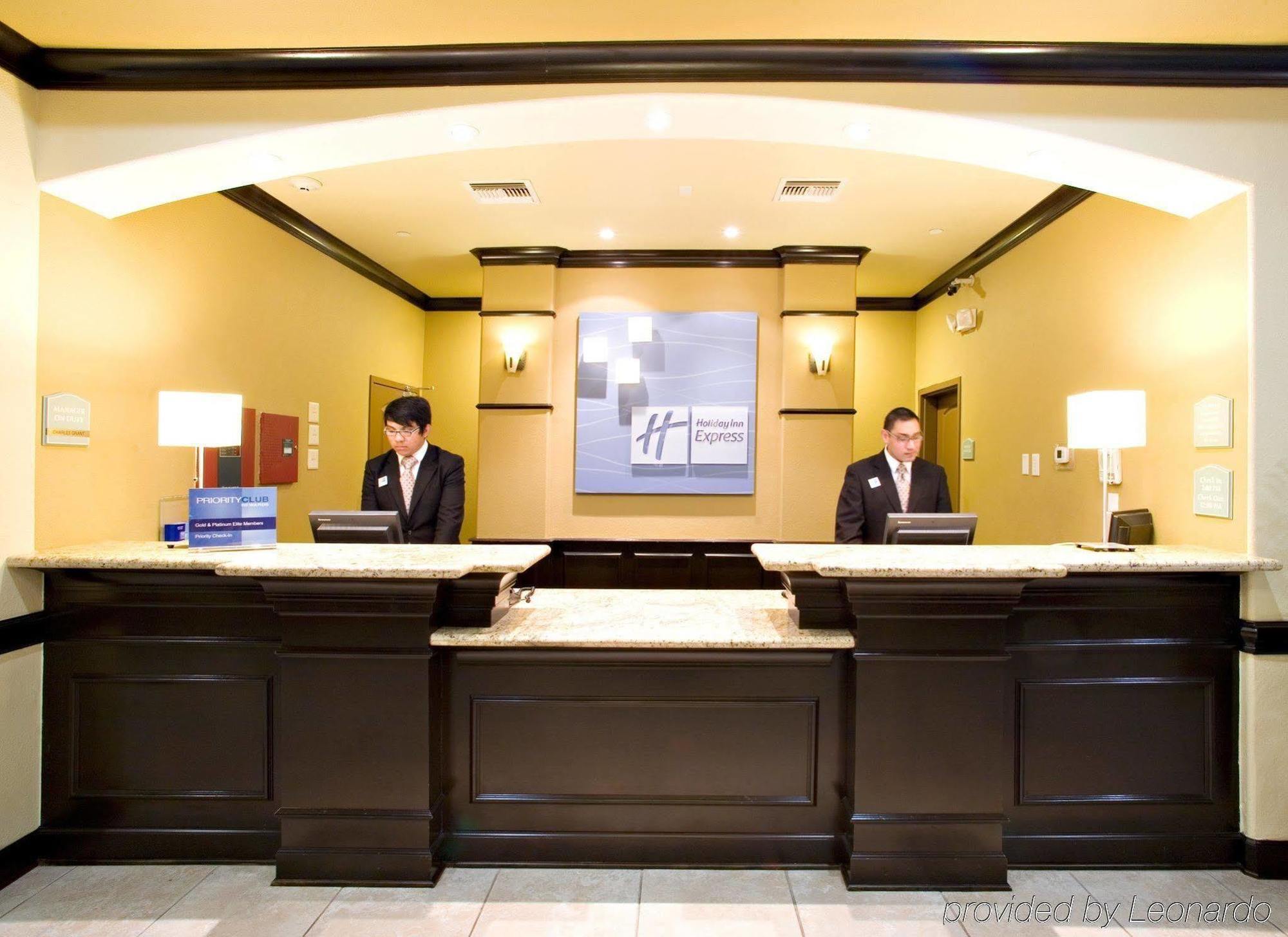 Holiday Inn Express & Suites Victoria, An Ihg Hotel Interior photo