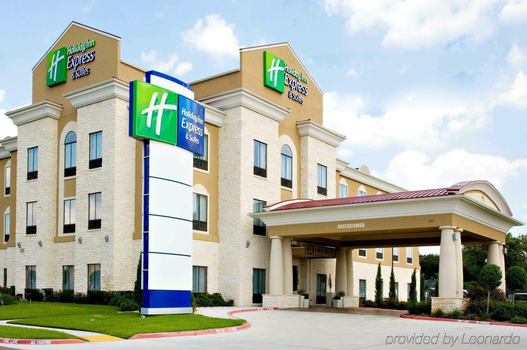 Holiday Inn Express & Suites Victoria, An Ihg Hotel Exterior photo